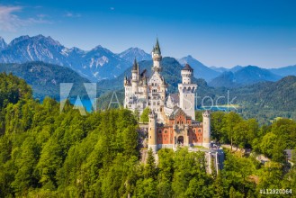 Bild på Famous Neuschwanstein Castle with scenic mountain landscape near Fssen Bavaria Germany
